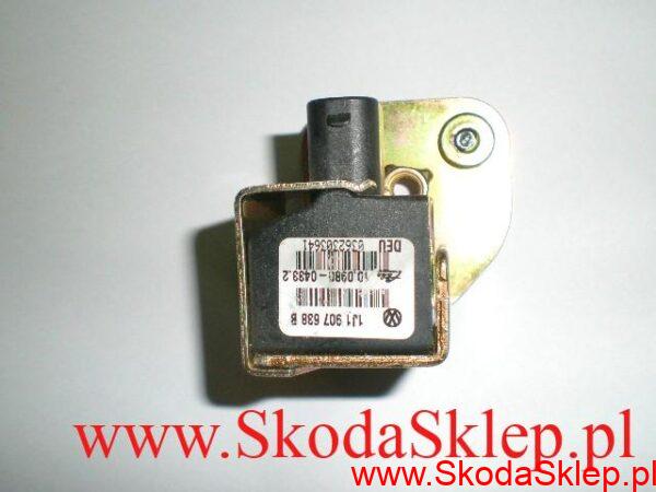 2741_1234536825_PC020012 Czujnik przyspieszenia Skoda Octavia 1J1907638B/O