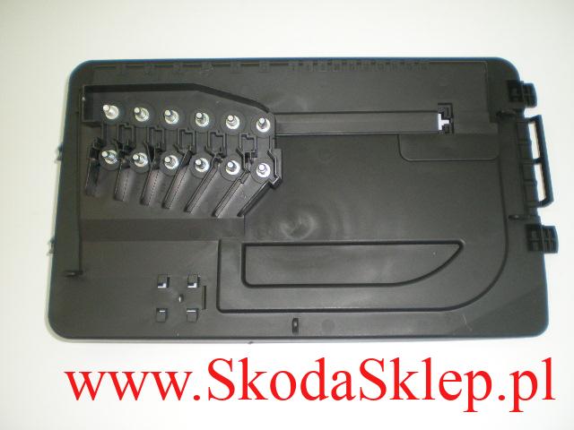Mocowanie bezpieczników na akumulatorze Skoda Fabia NT 6Q0937550G
