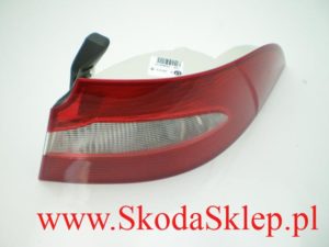 LAMPA TYLNA SUPERB II PRAWA ZEWNĘTRZNA 3T5945112